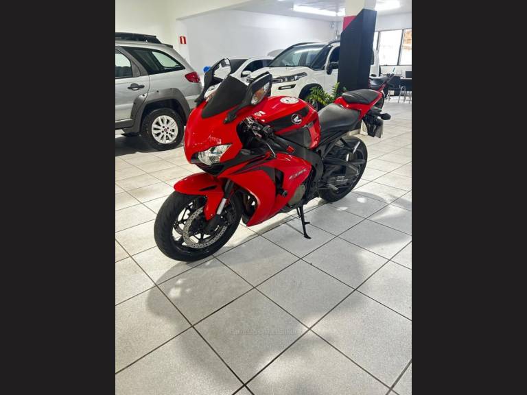 HONDA - CBR 1000RR - 2008/2008 - Vermelha - R$ 41.900,00