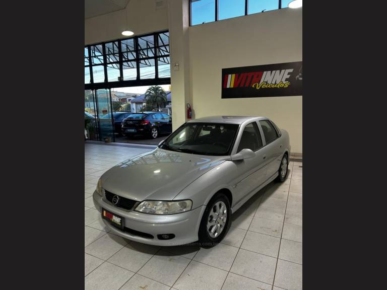 CHEVROLET - VECTRA - 2000/2001 - Prata - R$ 31.900,00