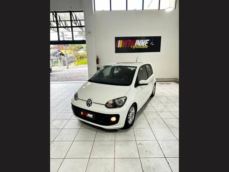 VOLKSWAGEN - UP - 2015/2016 - Branca - R$ 56.900,00