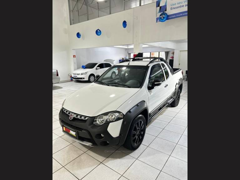FIAT - STRADA - 2013/2014 - Branca - R$ 65.900,00